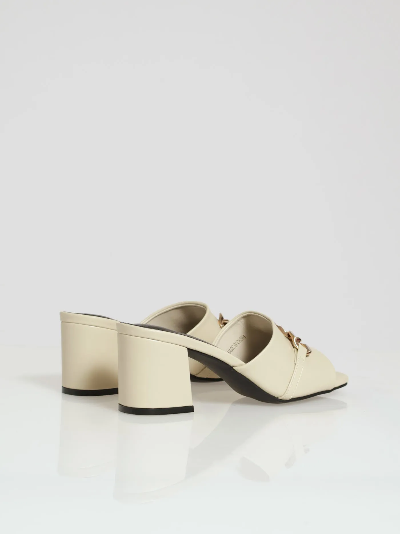 Trim Round Toe Mule Heel - Cream