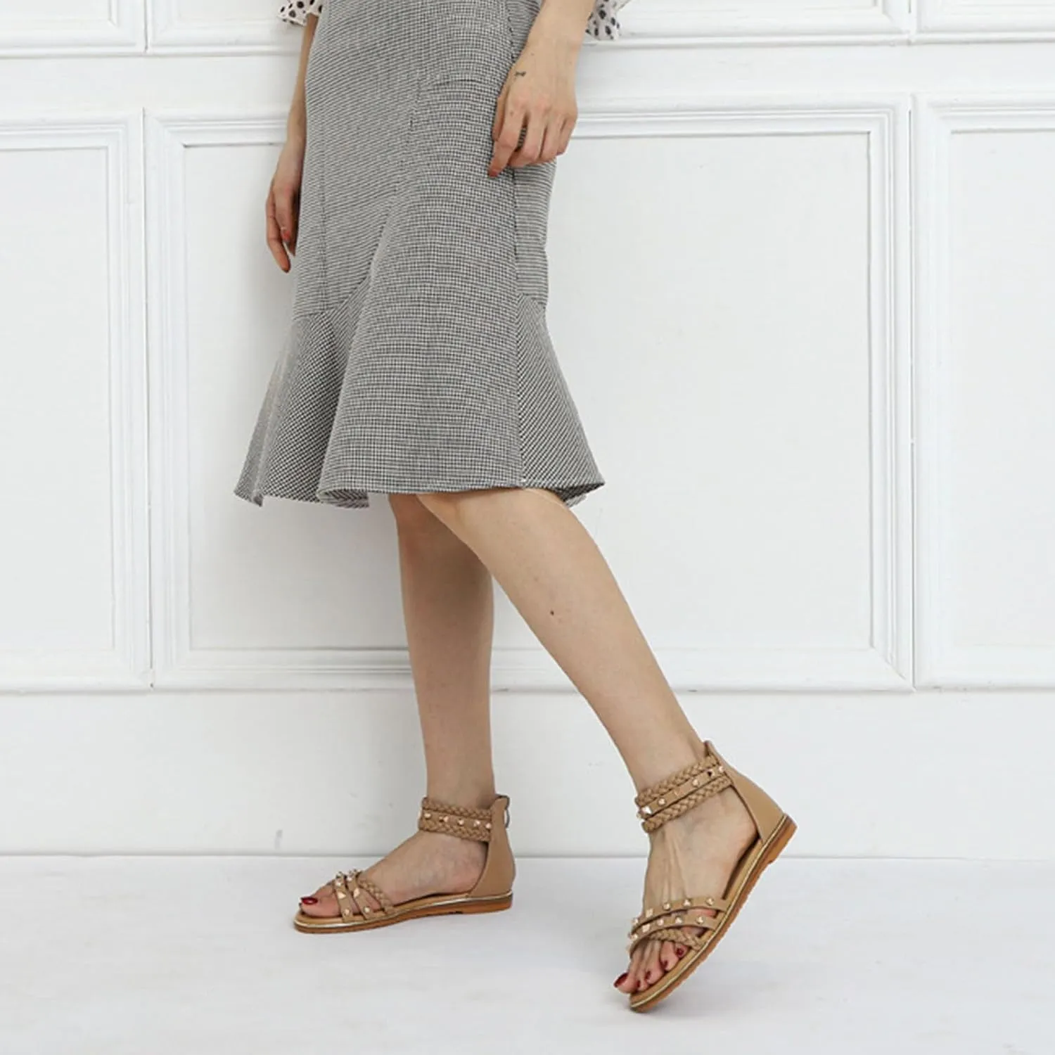 Women’s Studded Gladiator Sandals with Back Zipper Closure Braided Ankle Flat Strappy Sandals for Summer Beach